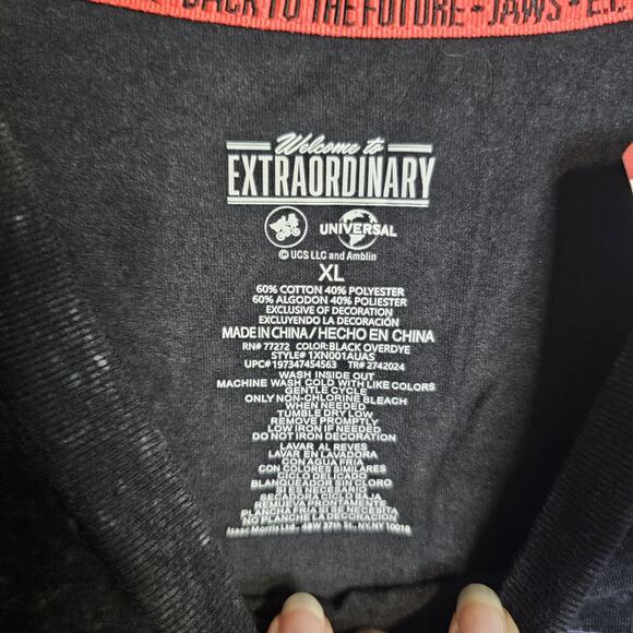 Universal Studios Unisex XL Black Tee Shirt Jaws ET Jurassic Park Back To Future - Picture 6 of 9